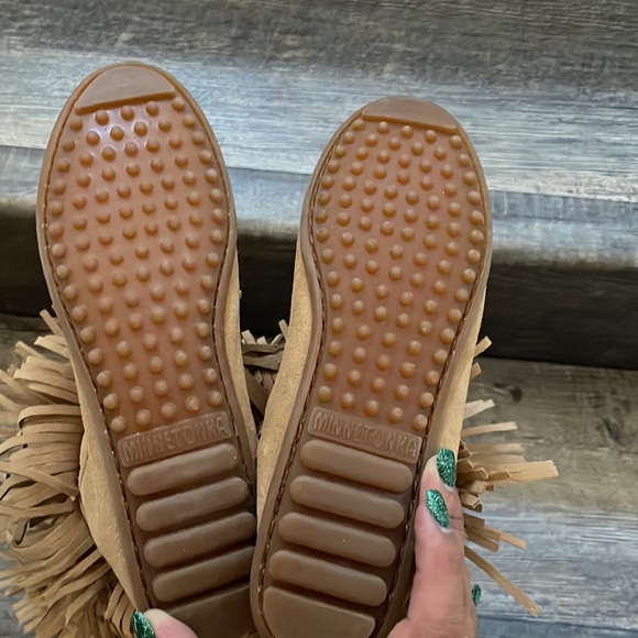 Minnetonka 5 layer fringe moccasin boot - Picture 5 of 6